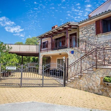 Villa Michelle Karojba Экстерьер фото