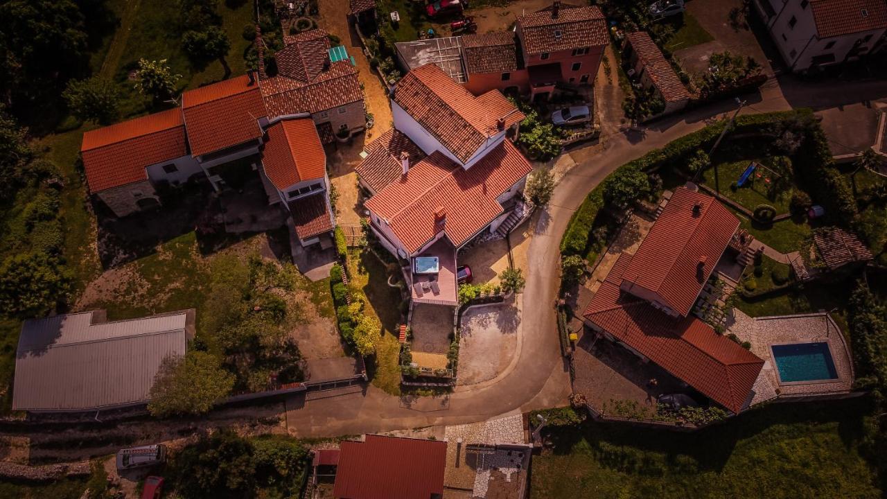 Villa Michelle Karojba Экстерьер фото
