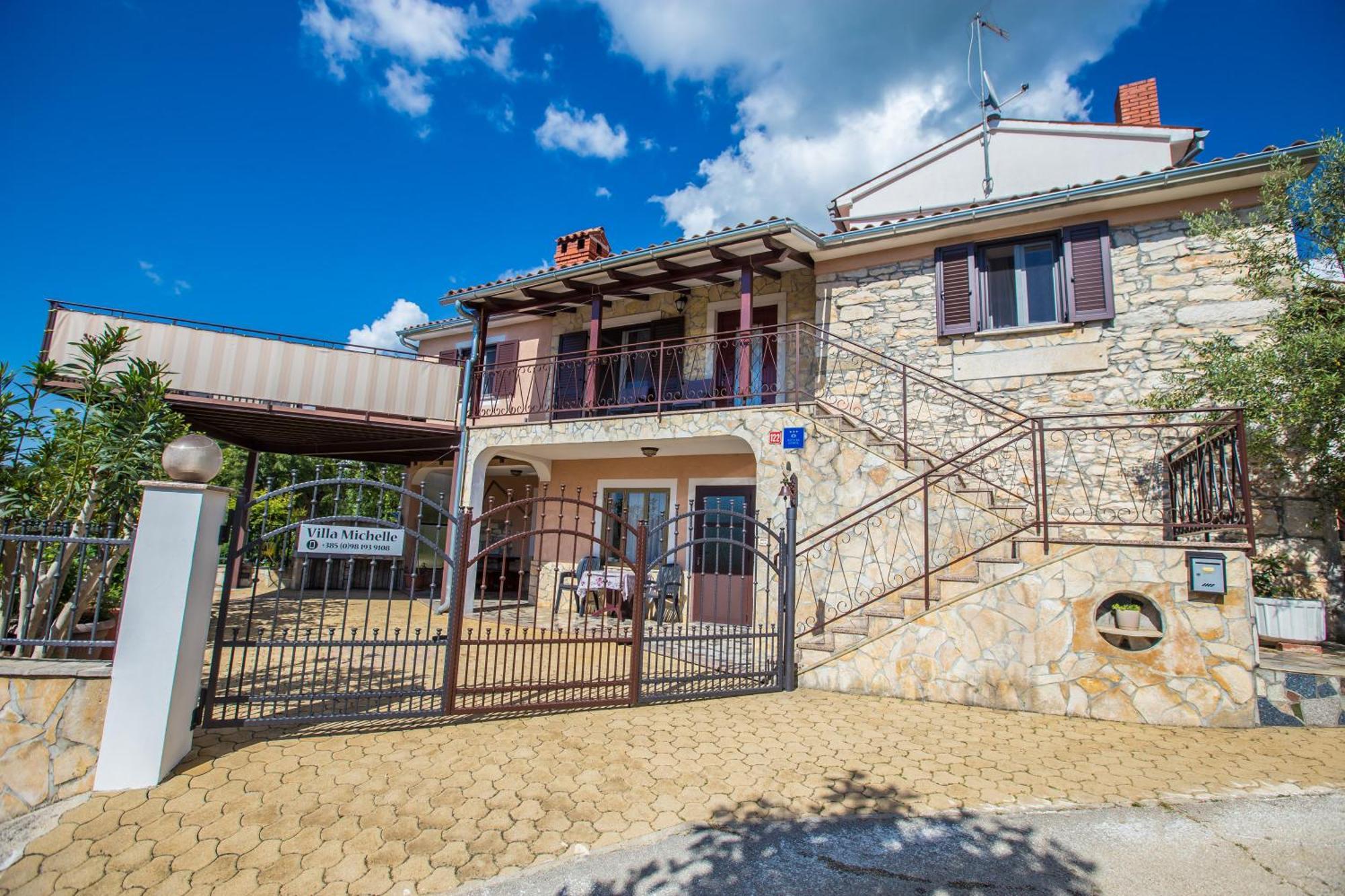 Villa Michelle Karojba Экстерьер фото
