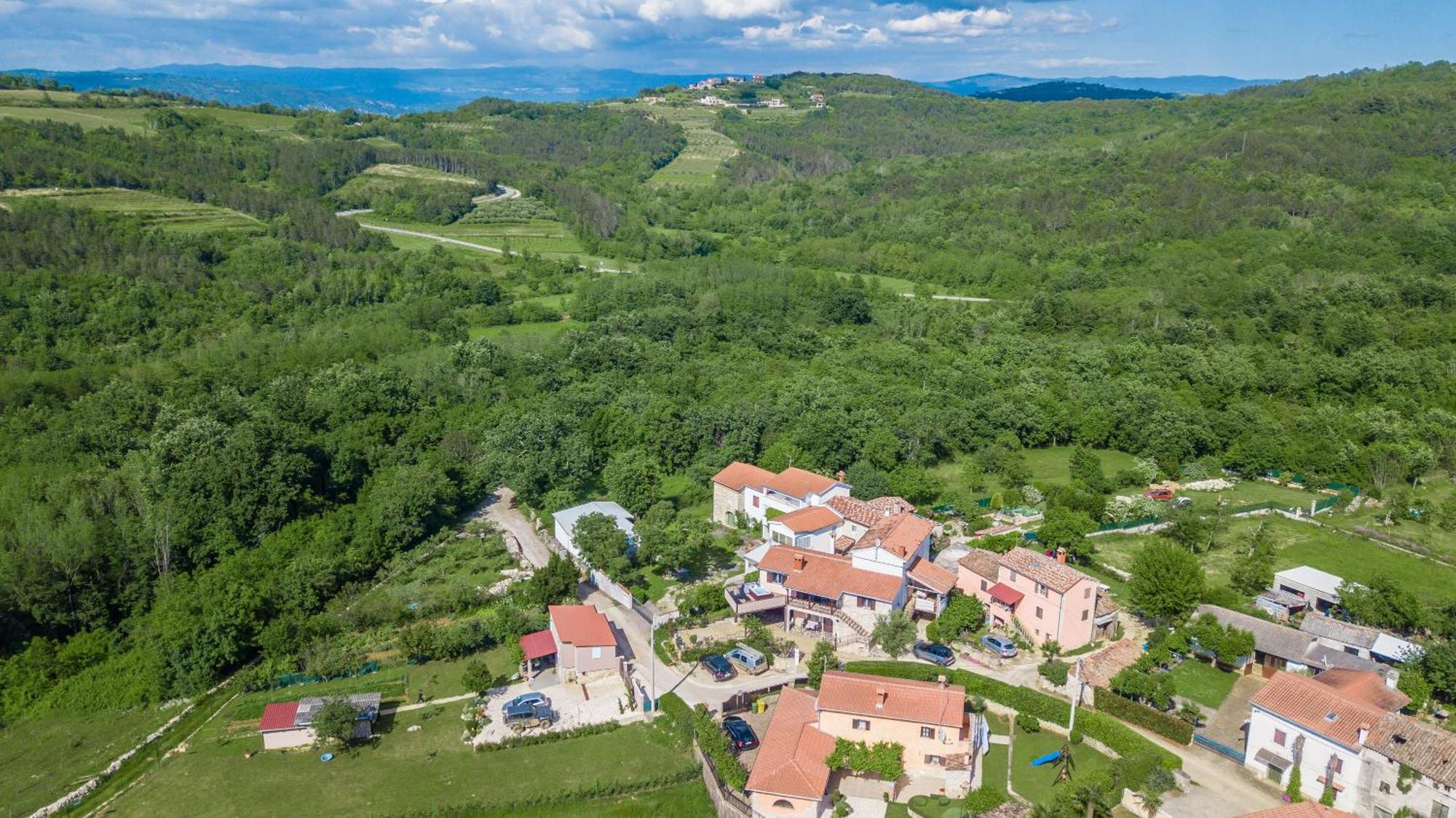 Villa Michelle Karojba Экстерьер фото