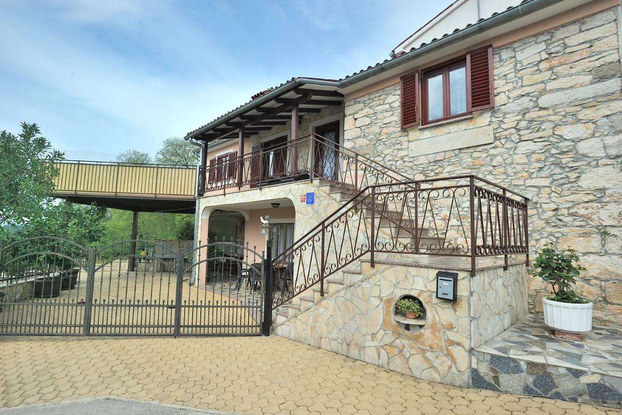Villa Michelle Karojba Экстерьер фото