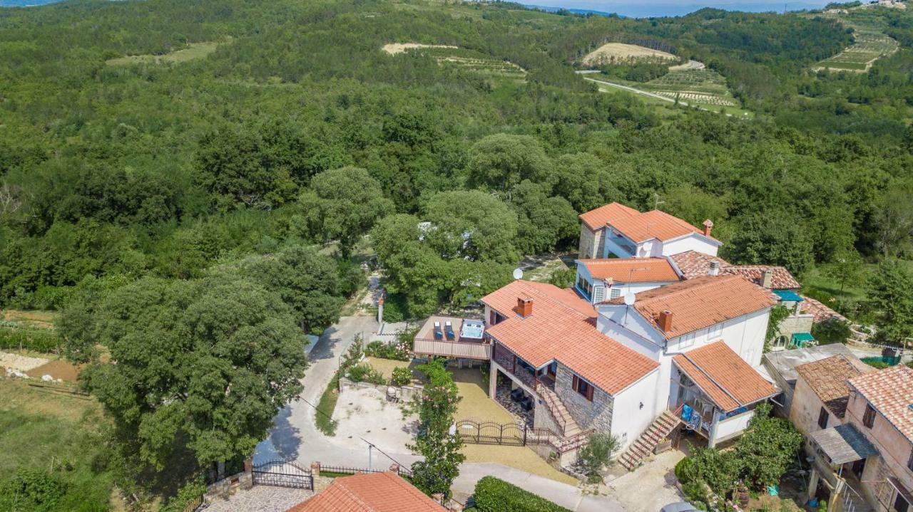 Villa Michelle Karojba Экстерьер фото