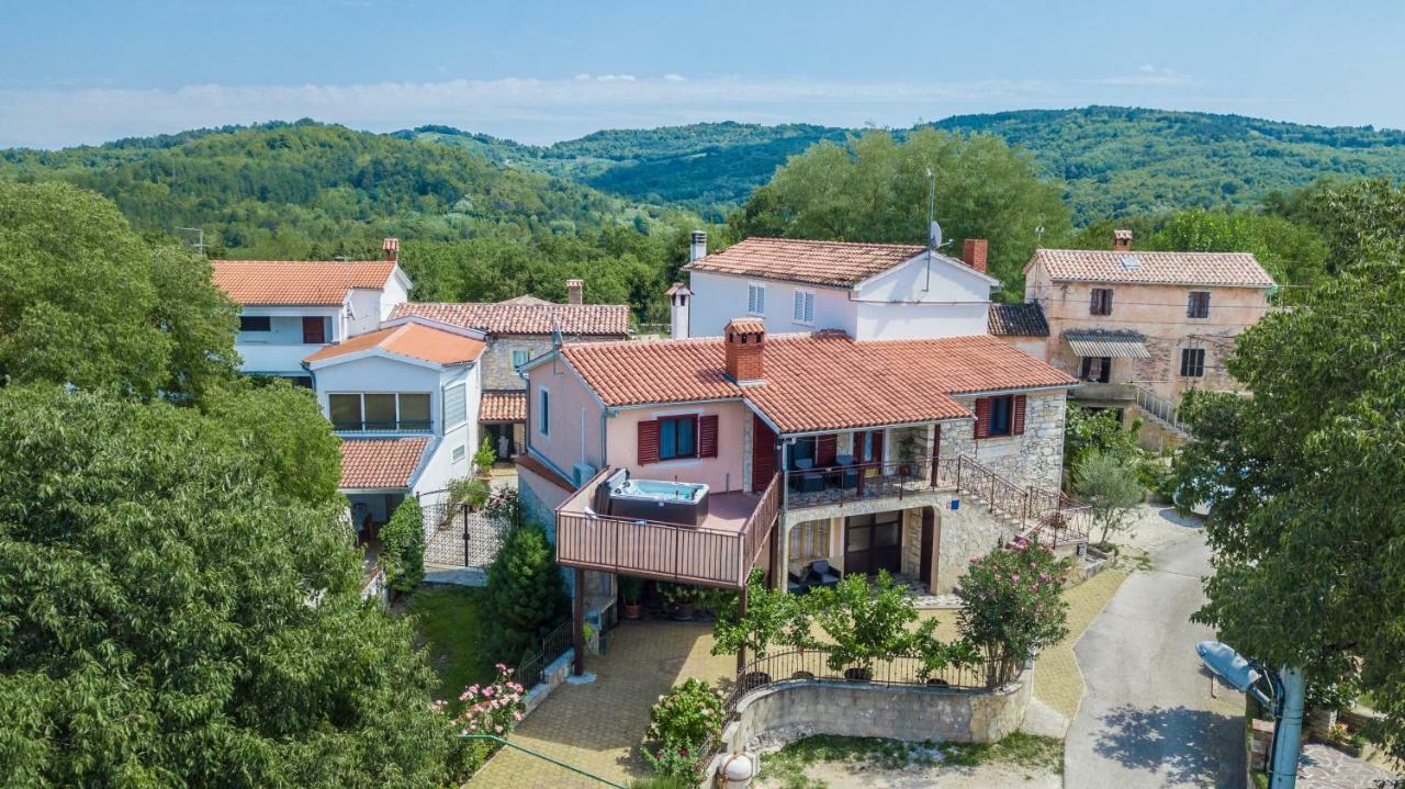 Villa Michelle Karojba Экстерьер фото