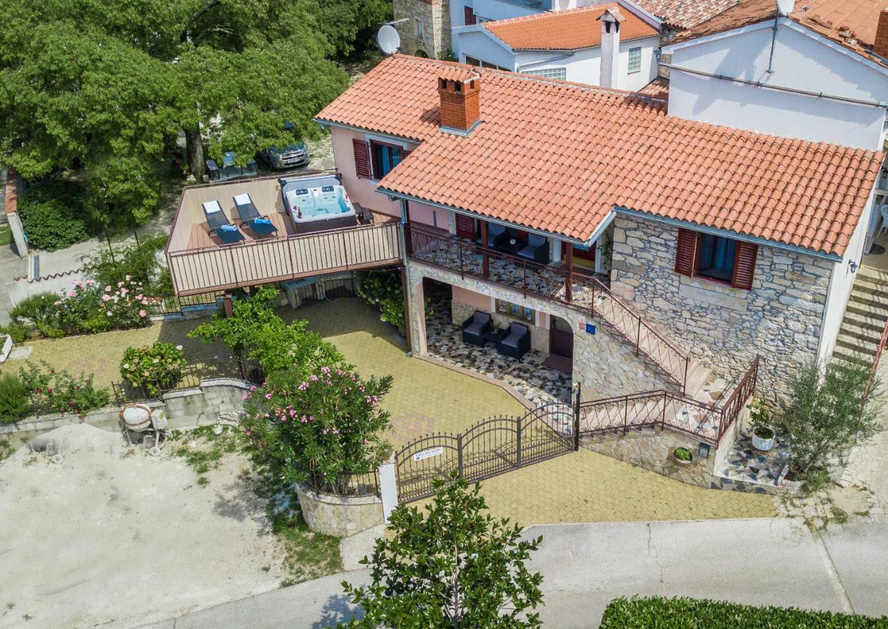Villa Michelle Karojba Экстерьер фото